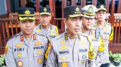 Irwasum Polri Komjen Pol. Wahyu Widada meninjau Pos Pengamanan KM 57 Tol Jakarta–Cikampek, Selasa, 23 Desember 2025. Foto: Dok Hallonews.