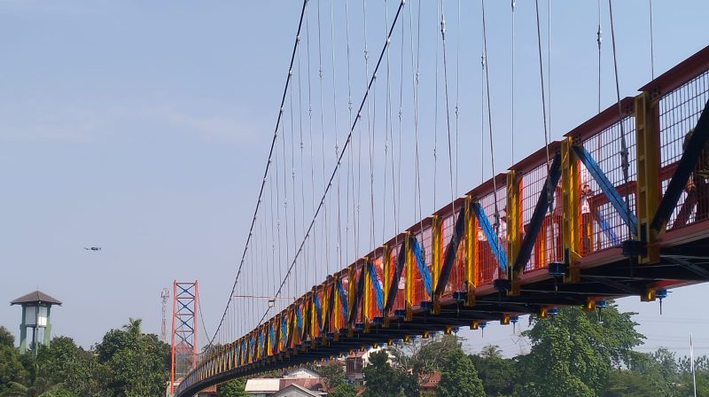 Jembatan Gantung Alun-alun