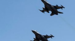 Jet tempur Polandia lepas landas dari pangkalan udara di timur Polandia saat operasi siaga pada 27 Desember 2025.