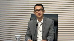 Juru Bicara KPK Budi Prasetyo menjelaskan data laporan gratifikasi 2025 dalam konferensi pers.