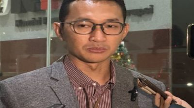 Juru Bicara KPK, Budi Prasetyo, memberi keterangan pers di Gedung Merah Putih KPK terkait temuan jejak digital kepala dinas Bekasi dalam kasus suap proyek. Foto: Dok Hallonews.