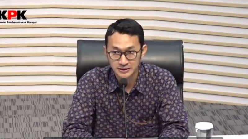 Juru Bicara Komisi Pemberantasan Korupsi (KPK) Budi Prasetyo memberikan keterangan pers terkait operasi tangkap tangan di Banjarmasin dan Jakarta.