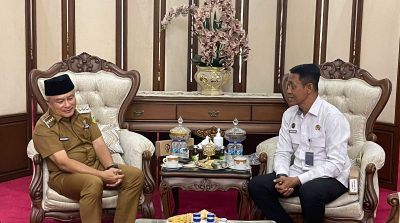 Kepala Lembaga Pemasyarakatan (lapas) Kelas IIA Kuningan, Sukarno Ali lakukan audiensi dengan Bupati Kuningan Dian Rachmat Yanuar (Dok Lapas Kuningan)