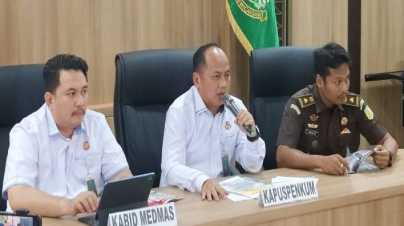 Kapuspenkum Kejagung Anang Supriatna menyampaikan konferensi pers pengungkapan empat kasus korupsi terbesar 2025 di Jakarta.