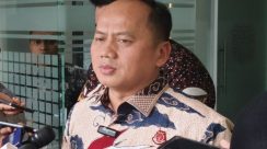 Kepala Pusat Penerangan Hukum Kejagung Anang Supriatna memberikan keterangan pers terkait penonaktifan tiga jaksa Kejari Hulu Sungai Utara yang ditetapkan KPK sebagai tersangka pemerasan.