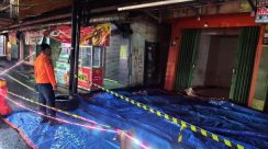 Ket foto, terjadi pergeseran permukaan tanah hingga terjadi keretakan bangunan. (Ist)