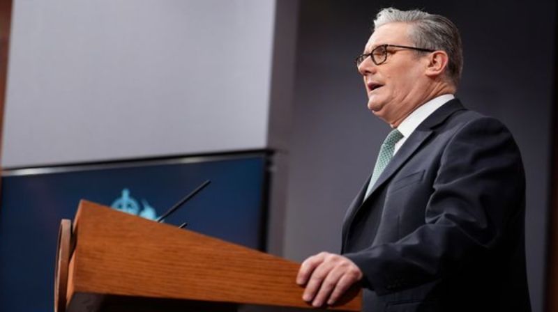 Perdana Menteri Inggris Keir Starmer berbicara dalam konferensi pers darurat di Downing Street mengenai ancaman tarif Donald Trump dan isu Greenland.