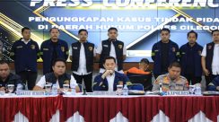 Konferensi pers Polda Banten, 5 Januari 2026, saat polisi memaparkan pengungkapan kasus pembunuhan anak politisi PKS di Kota Cilegon beserta penangkapan tersangka.