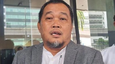 Koordinator MAKI Boyamin Saiman memberikan keterangan kepada wartawan terkait SP3 kasus korupsi Aswad Sulaiman.