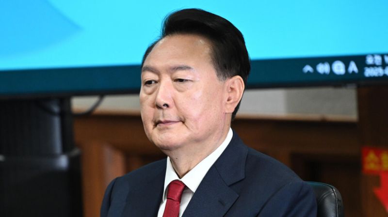 Mantan Presiden Korea Selatan Yoon Suk-yeol divonis bersalah terkait kasus penghalangan penangkapan pasca-deklarasi darurat militer 2024.