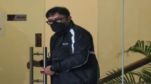 Ono Surono, Ketua DPD PDIP Jawa Barat, diperiksa KPK dalam pengembangan kasus suap proyek Bekasi.