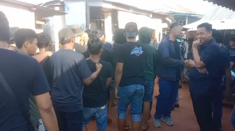 Petugas BNN bersama tim gabungan mengamankan sejumlah tersangka saat penggerebekan markas narkoba di kawasan Sukadamai, Toboali, Bangka Selatan. (Dokumen BNN Babel).