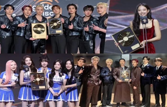 Para pemenang Daesang berpose di panggung Golden Disc Awards ke-40 di Taipei Dome, menampilkan Stray Kids, G-Dragon, dan Jennie dengan trofi penghargaan tertinggi K-Pop.