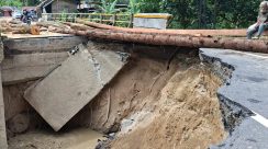 Perbaikan jalan di Agam