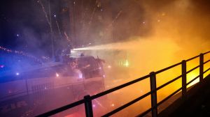 Polisi Italia menghadapi demonstran anti-Olimpiade dengan meriam air dan gas air mata di Milan.