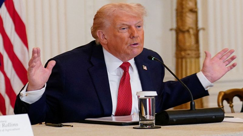 Presiden Amerika Serikat Donald Trump berbicara kepada wartawan di Gedung Putih mengenai isu Greenland dan keamanan nasional.