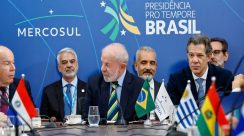 Presiden Brasil Luiz Inácio Lula da Silva berbicara di KTT Mercosur di Montevideo, menyerukan dialog damai dan menolak intervensi bersenjata terhadap Venezuela.
