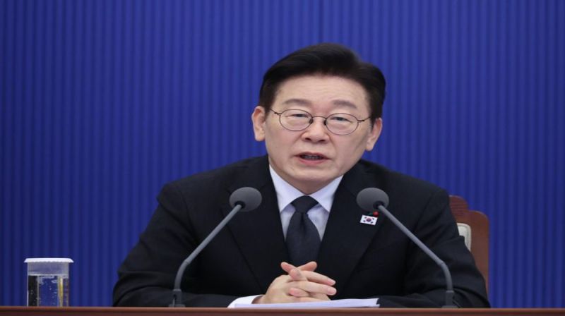 Presiden Korea Selatan Lee Jae Myung berbicara tentang adaptasi pekerja terhadap era robot AI di tengah polemik otomatisasi Hyundai Motor.
