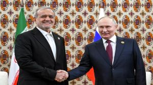 Presiden Rusia Vladimir Putin bertemu dengan Presiden Iran Masoud Pezeshkian dalam pertemuan bilateral membahas kerja sama strategis Rusia–Iran.