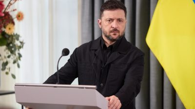 Presiden Ukraina Volodymyr Zelenskyy membahas rencana diplomasi awal tahun untuk mendorong perdamaian dengan Rusia.