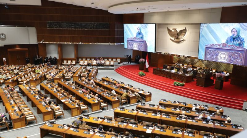 Gedung DPR RI di Senayan dalam konteks survei kepercayaan publik.