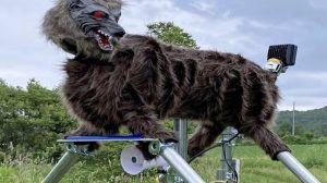 Robot Serigala Monster Jepang