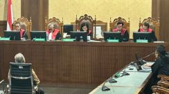 Iswan Ibrahim, Komisaris PT Inti Alasindo Energy periode 2006–2024, menghadiri sidang pembacaan putusan di Pengadilan Tipikor Jakarta Pusat, 12 Januari 2026.