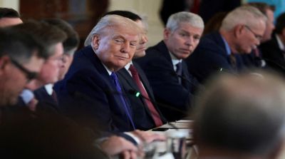 Presiden Donald Trump berbicara tentang kebijakan AS terhadap Kuba dan penghentian aliran minyak serta dukungan finansial dari Venezuela.