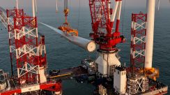 Turbin angin lepas pantai 20 MW buatan China berdiri di laut Fujian sebagai pembangkit listrik energi terbarukan terbesar di dunia.