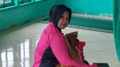 Terpisah dari Ibu di Posko Mengungsian, Bayi 1 Tahun Disusui Polwan