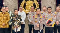 Kapolri Jenderal Listyo Sigit Prabowo bersama Menhut Raja Juli di Mabes Polri