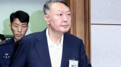 Mantan Presiden Korea Selatan Yoon Suk Yeol menghadiri sidang di pengadilan dalam kasus dugaan penghalangan keadilan terkait deklarasi darurat militer.